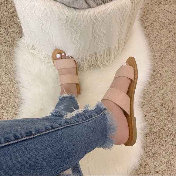 NEW Karlie Sandal- in Blush - Picture 5 of 5